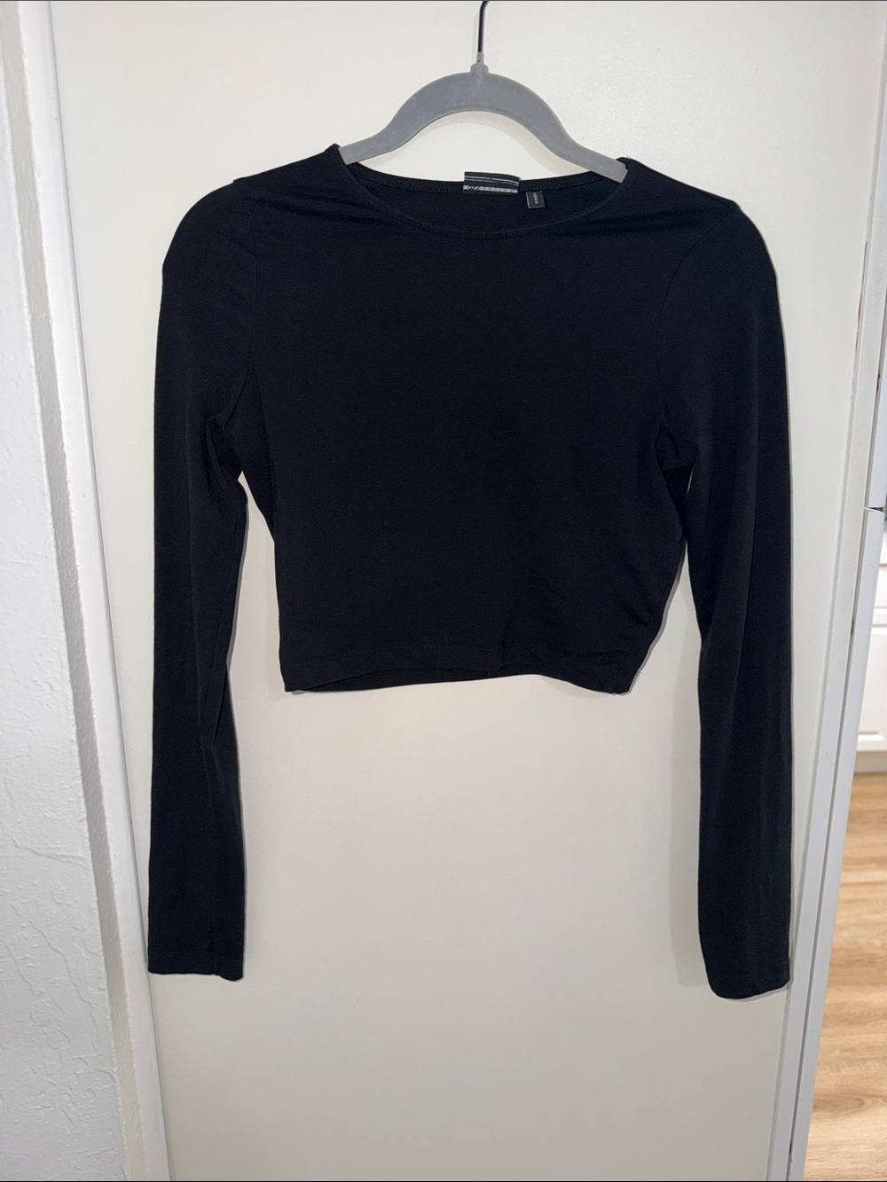 asos DESIGN Black Long-Sleeve Cropped Top - Women | 6